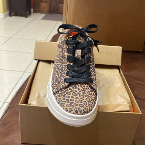 Keneth Cole - Gentle Souls - Picture 3 of 5